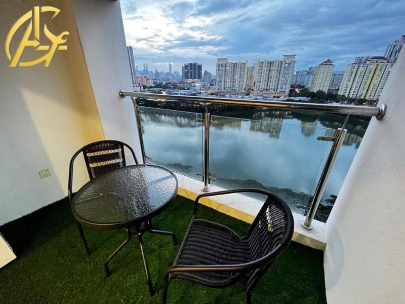 Honeymoon By A Legacy Group - Klcc Lake View Aparthotel *