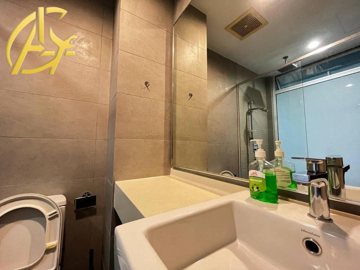 Honeymoon By A Legacy Group - Klcc Lake View *