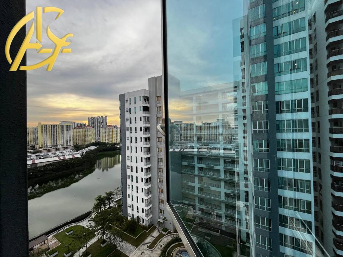 Honeymoon By A Legacy Group - Klcc Lake View *