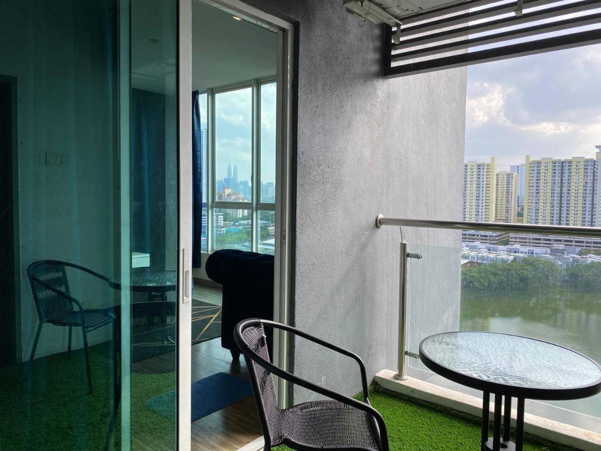 Honeymoon By A Legacy Group - Klcc Lake View *