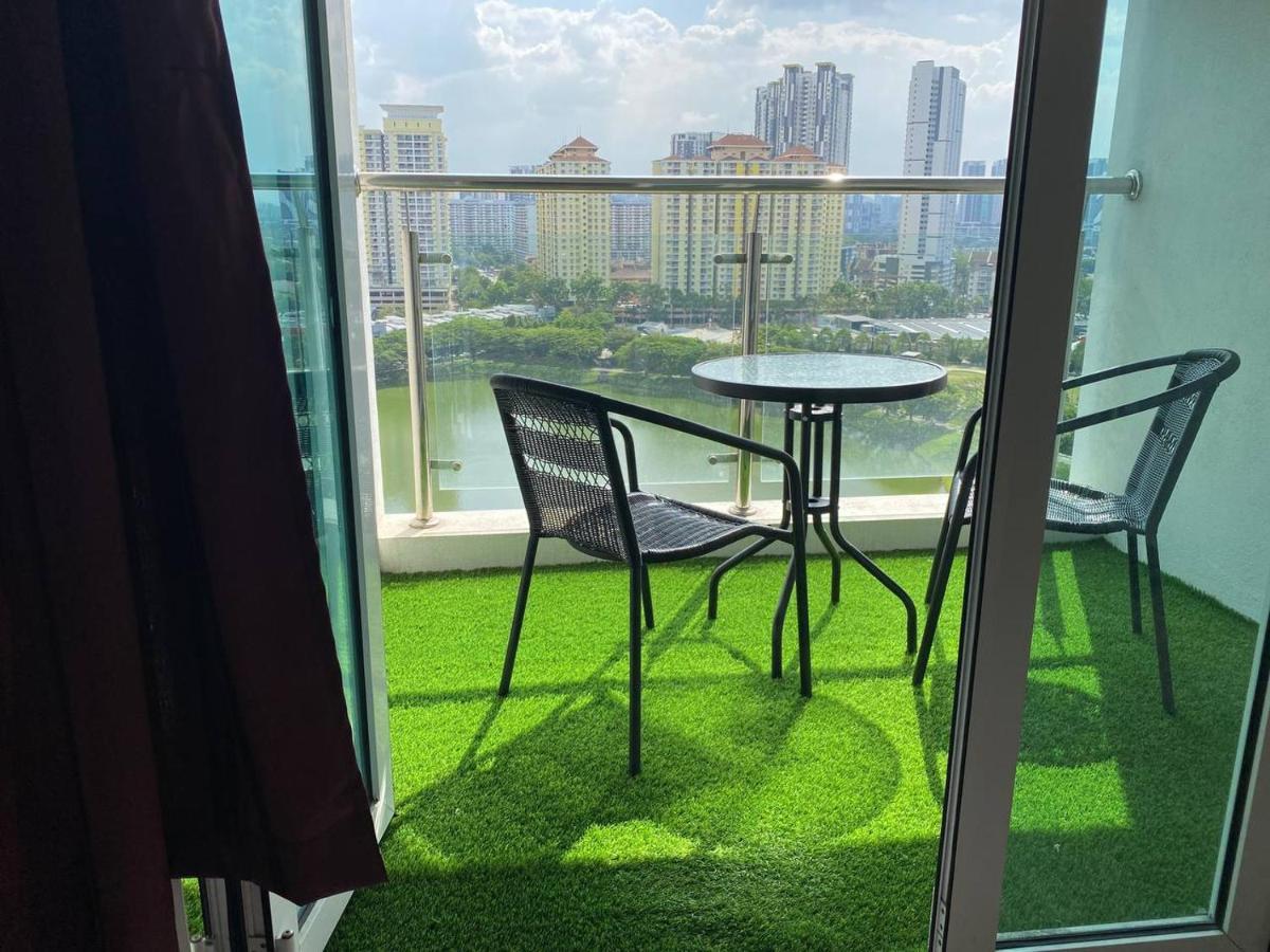 Honeymoon By A Legacy Group - Klcc Lake View Aparthotel *