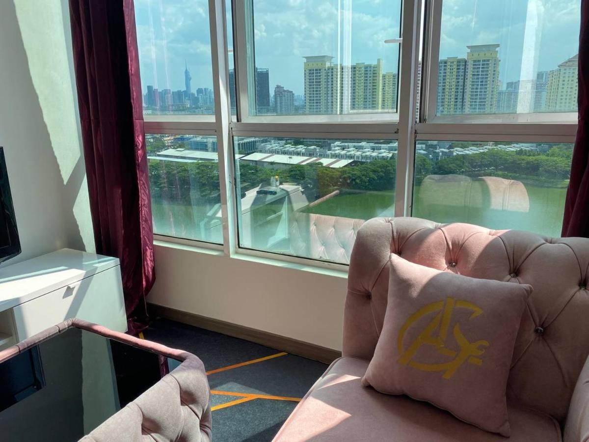 Honeymoon By A Legacy Group - Klcc Lake View Aparthotel *