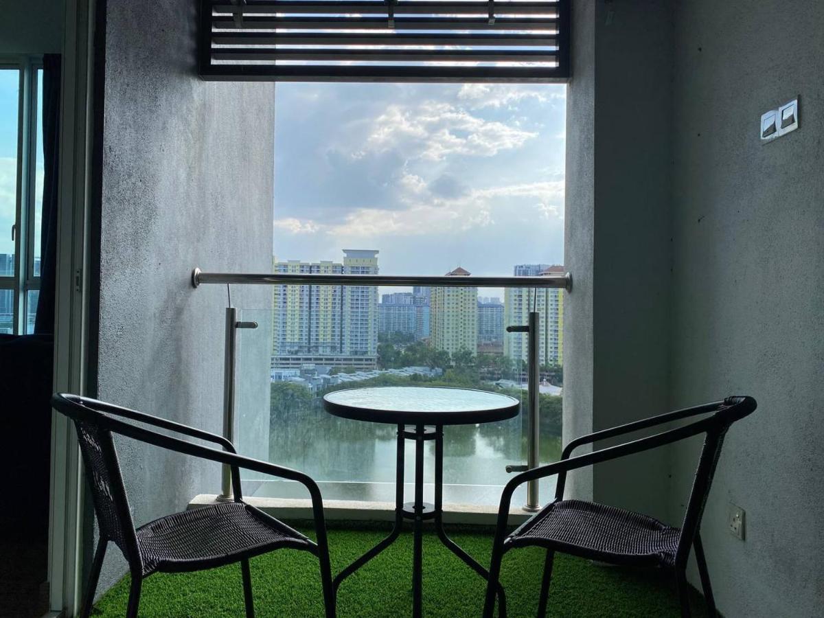 Honeymoon By A Legacy Group - Klcc Lake View Aparthotel