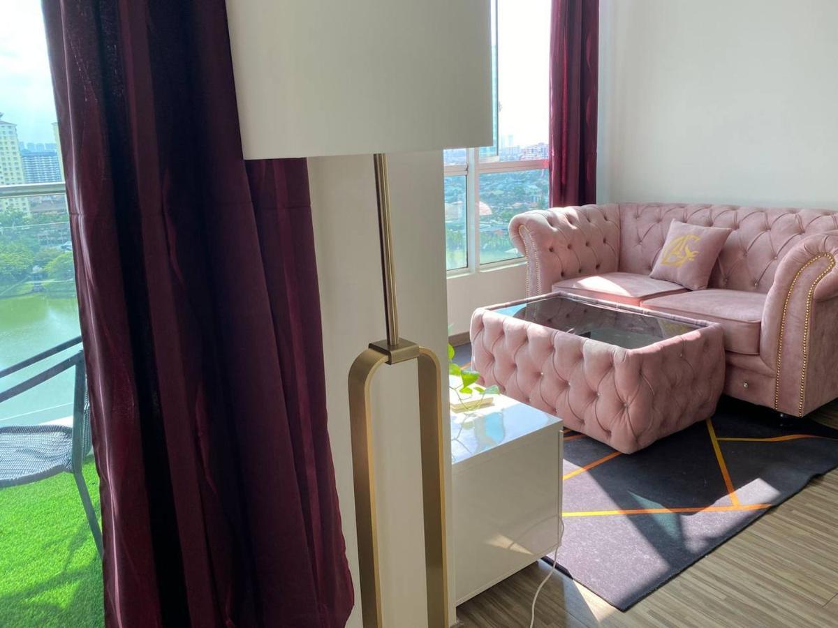 Honeymoon By A Legacy Group - Klcc Lake View *