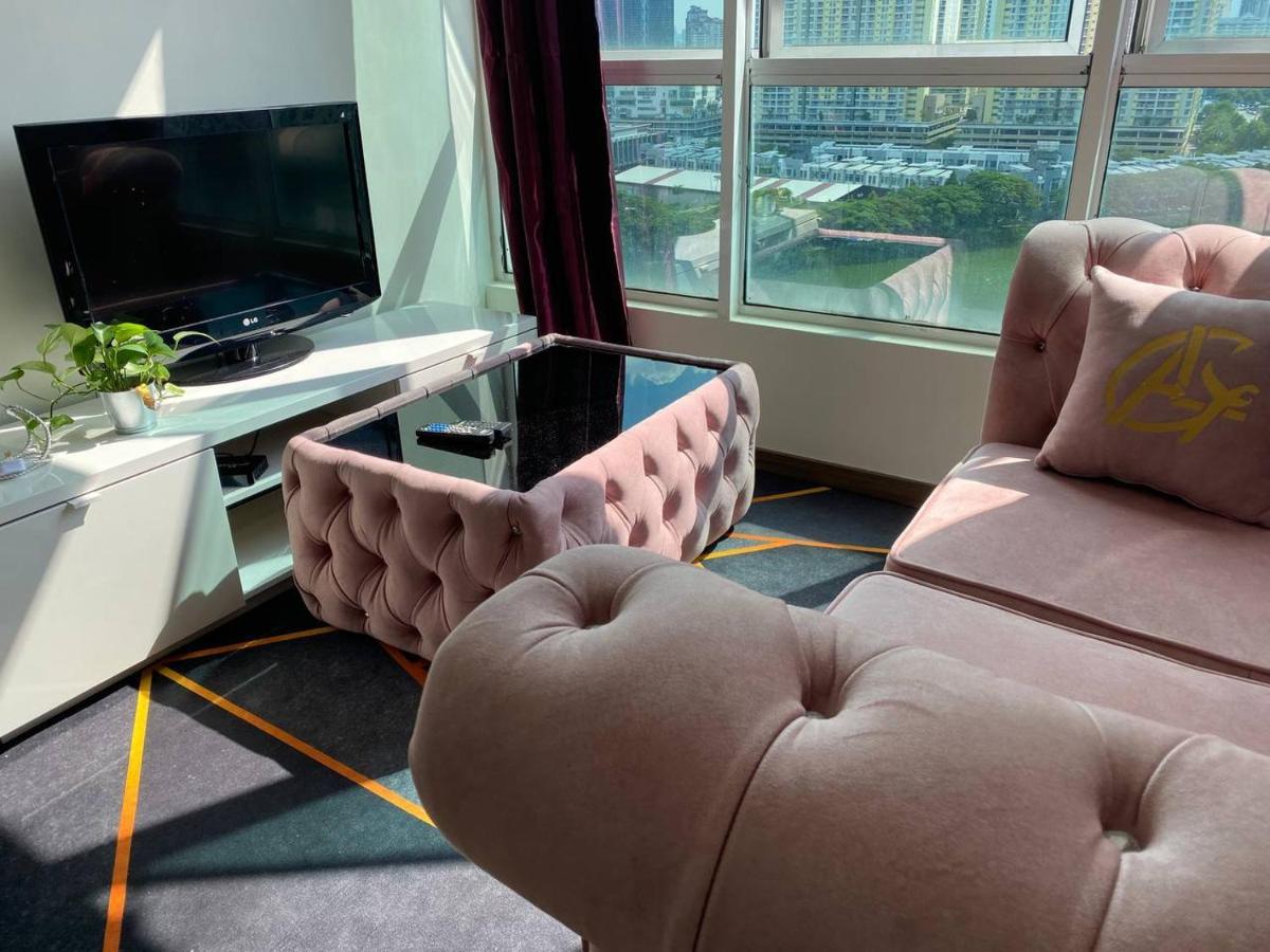 Honeymoon By A Legacy Group - Klcc Lake View Aparthotel